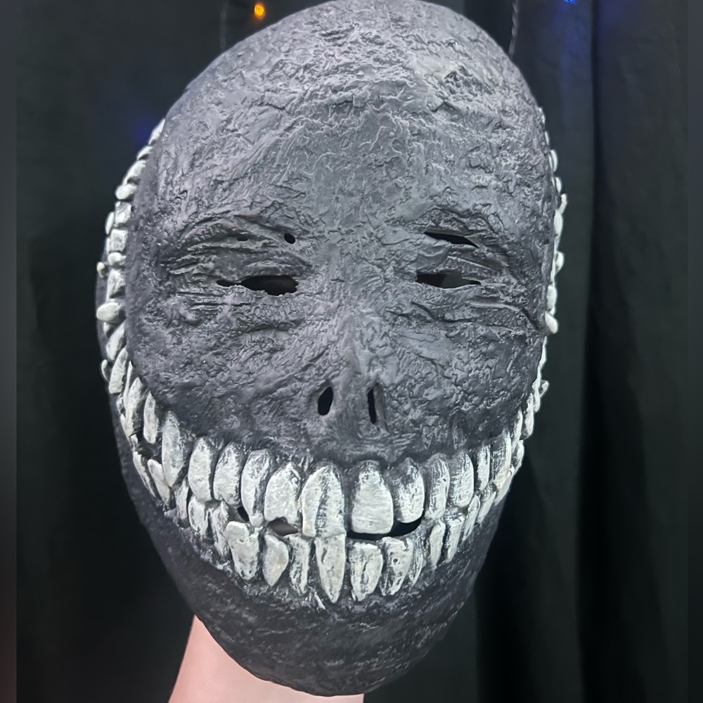 Creepy mask, glow in the dark teeth
